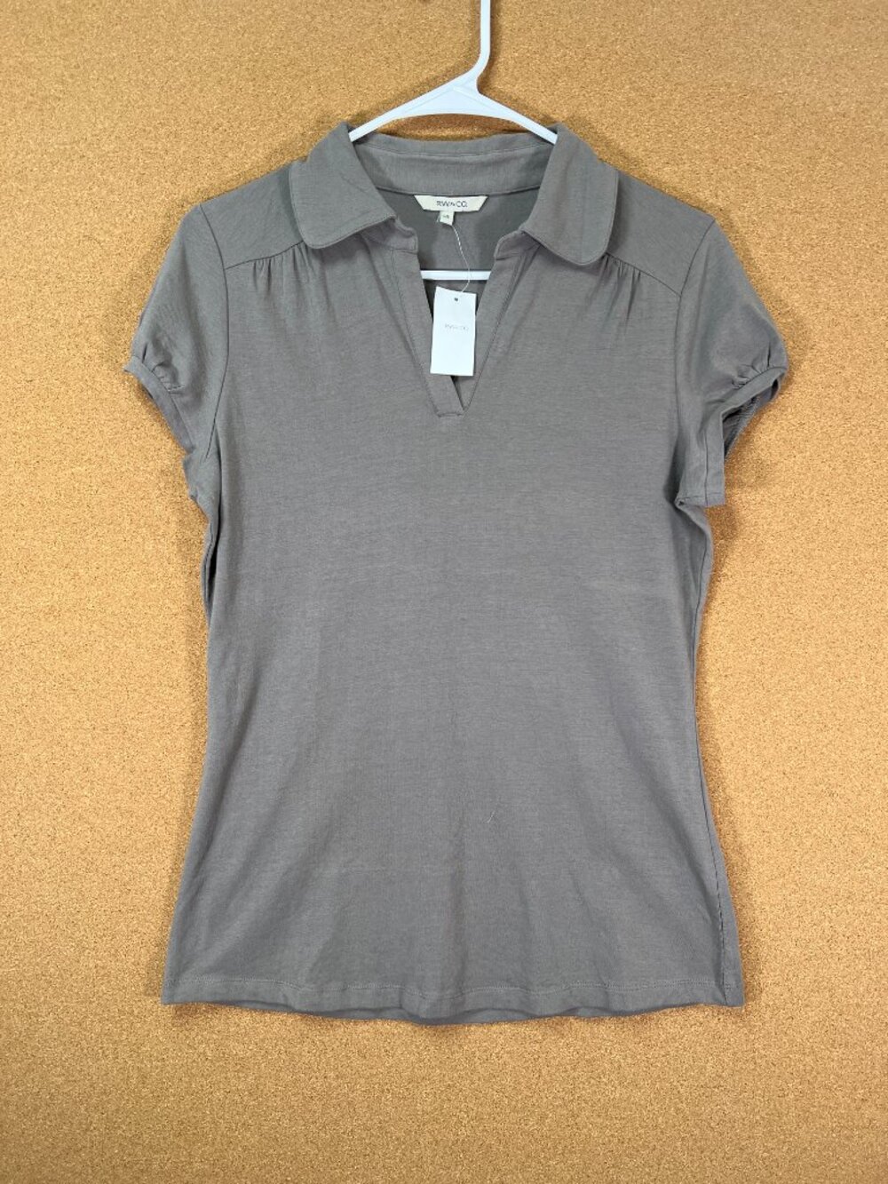 RW&CO Women Polo Shirt Top Gray Large Short Sleeve V Neck NWT